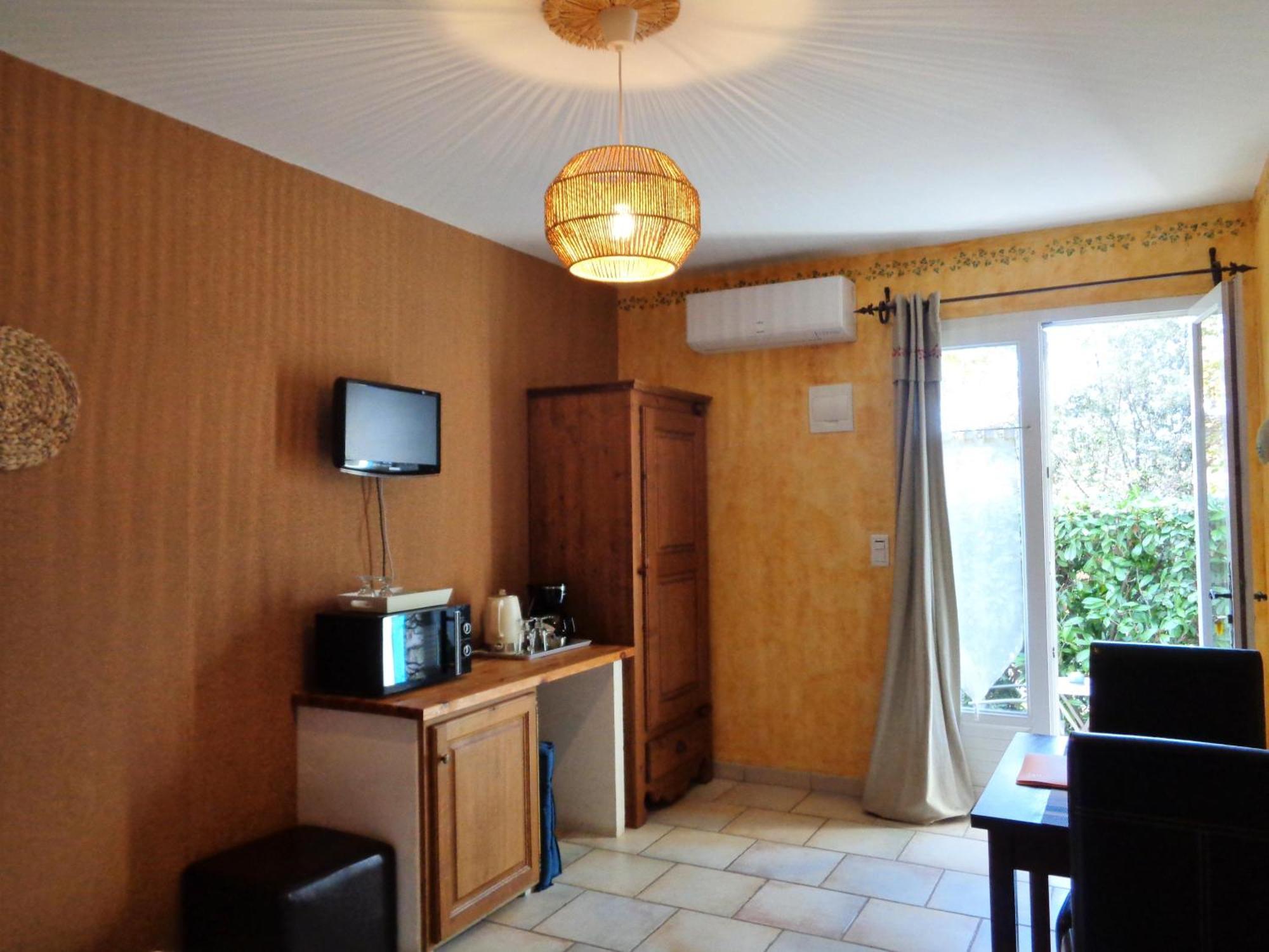 Clos Des Lavandes - Et De Charme Climatisees-luberon Bed & Breakfast Lacoste (Vaucluse)