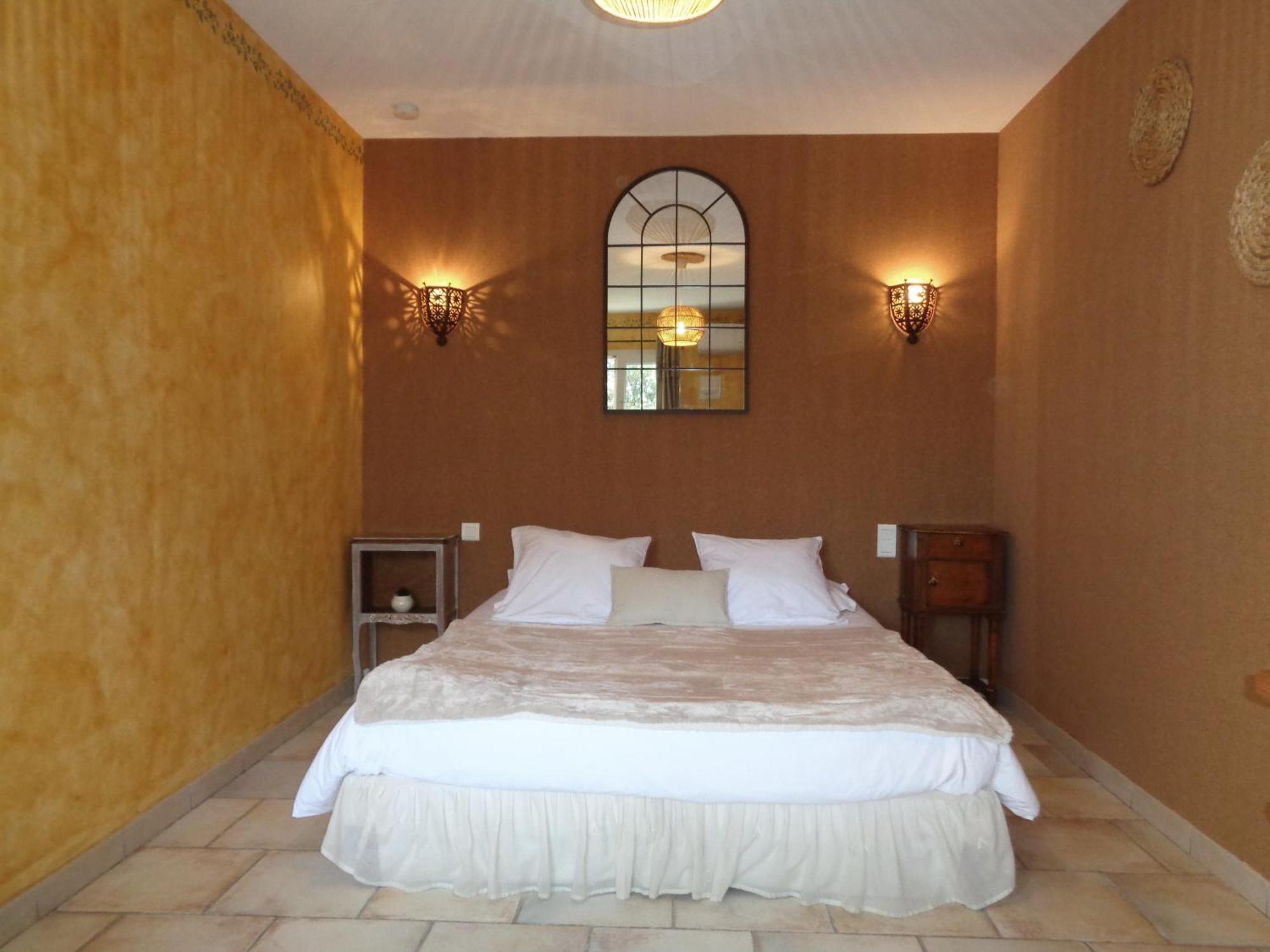Bed & Breakfast Clos Des Lavandes - Et De Charme Climatisees-luberon Lacoste (Vaucluse)